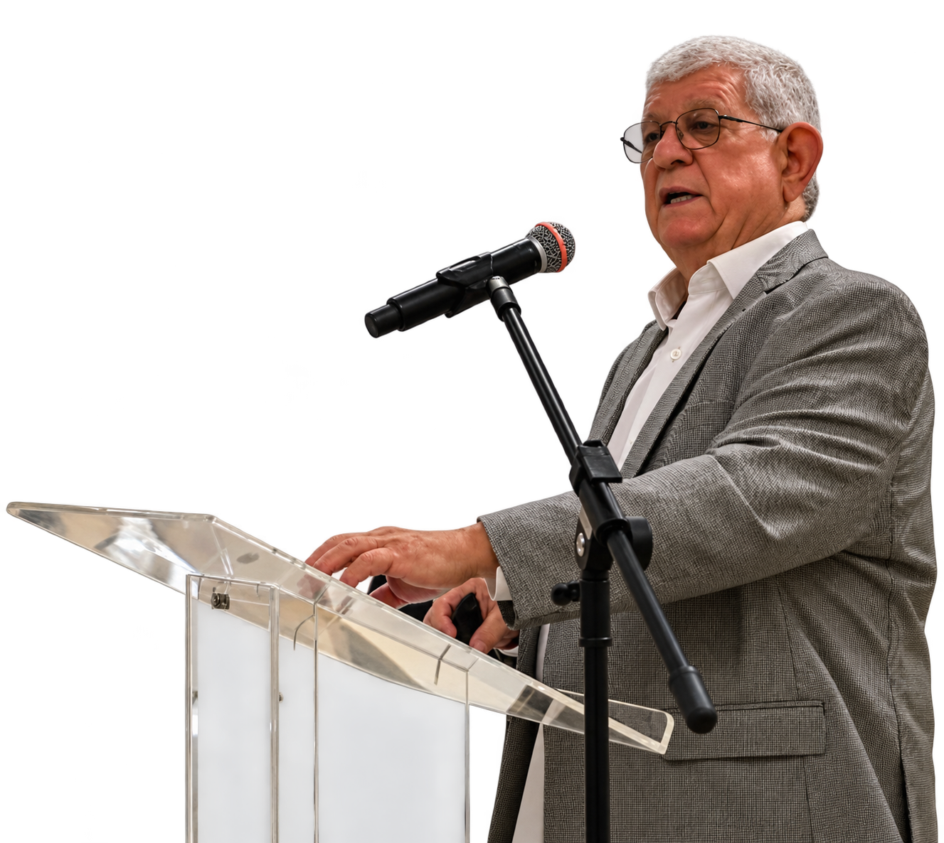 Prof. Dr. José Carlos Zanelli ao microfone, junto a um púlpito